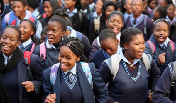 Studenti delle scuole sudafricane in divisa