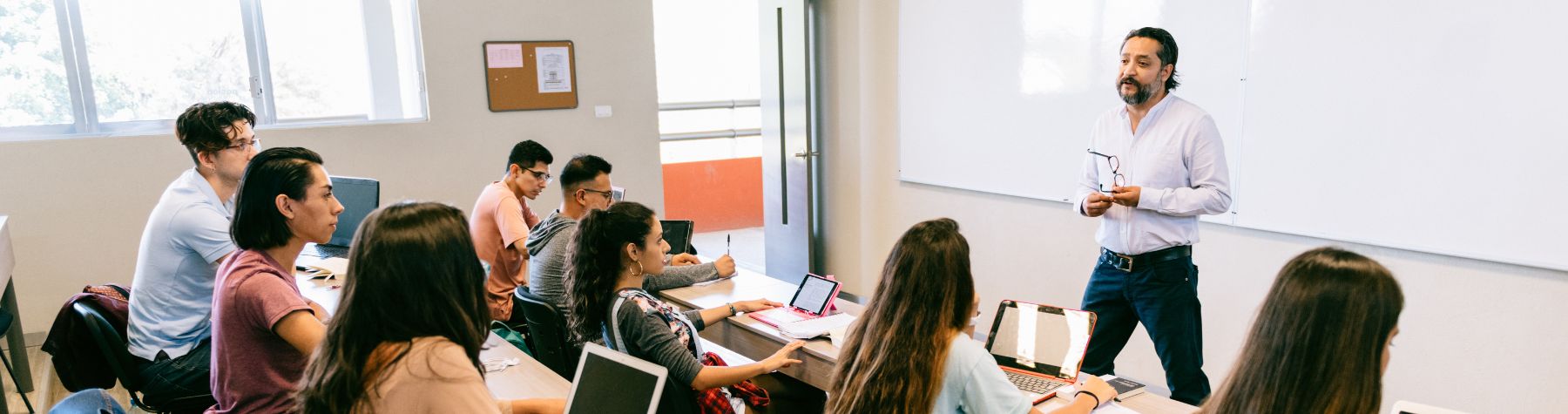 Intelligenza artificiale per studenti BES e DSA: ecco come usarla (bene) in classe